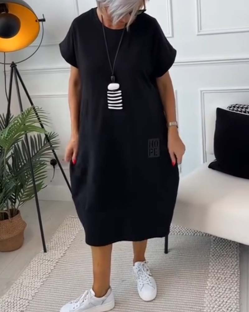 Marie - Casual jurk met korte mouwen en letterprint
