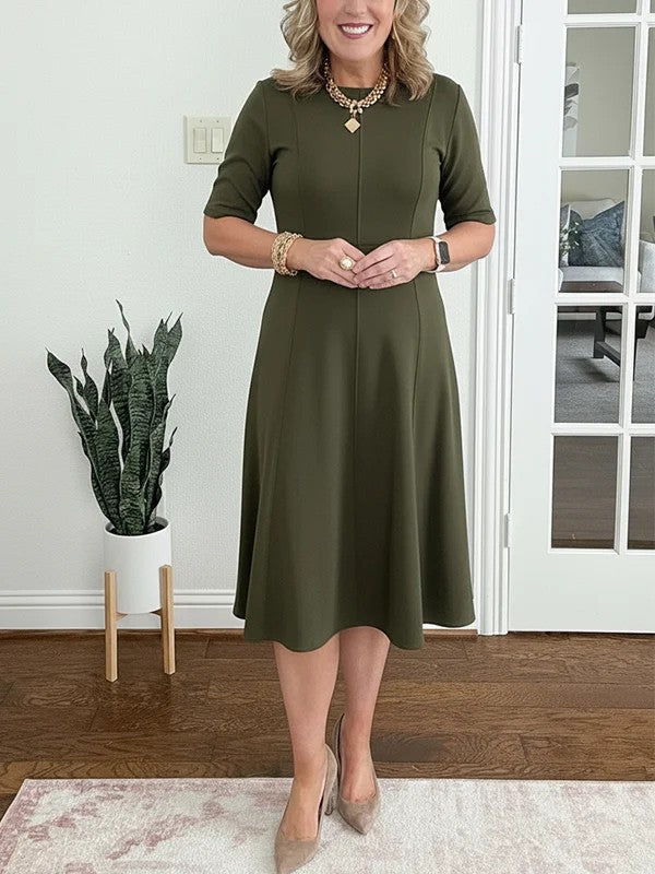 Quirinae - Elegante Midi Jurk met Uitlopende Snit en Mouwen