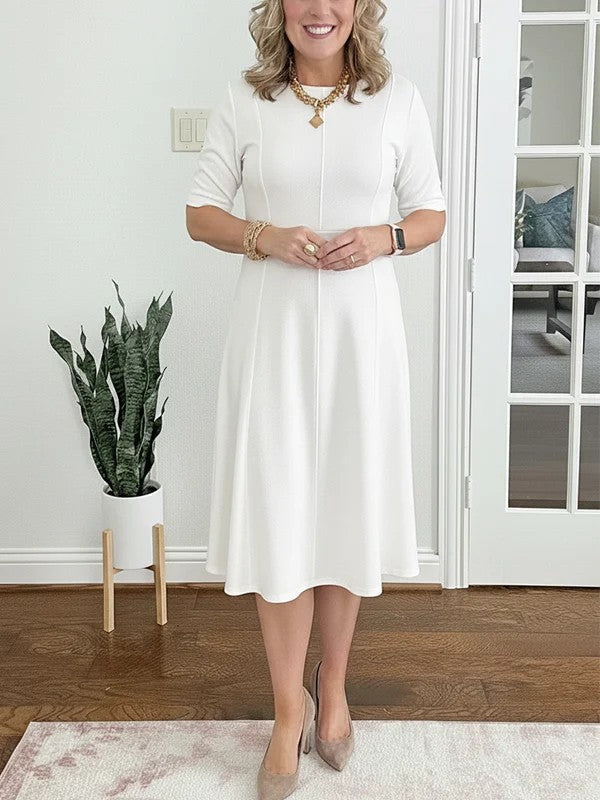 Quirinae - Elegante Midi Jurk met Uitlopende Snit en Mouwen