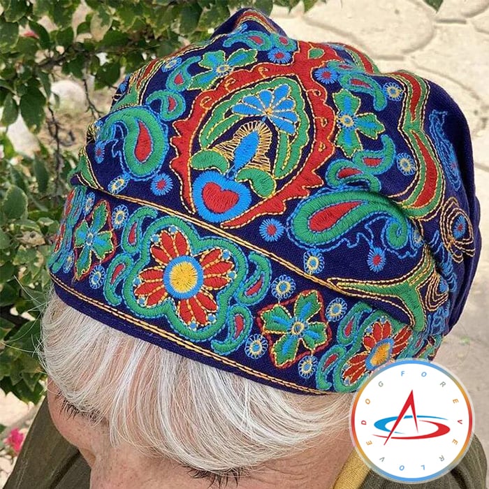 Ravelle - Handgeborduurde Bandana's en Petten met Kleurrijke Motieven