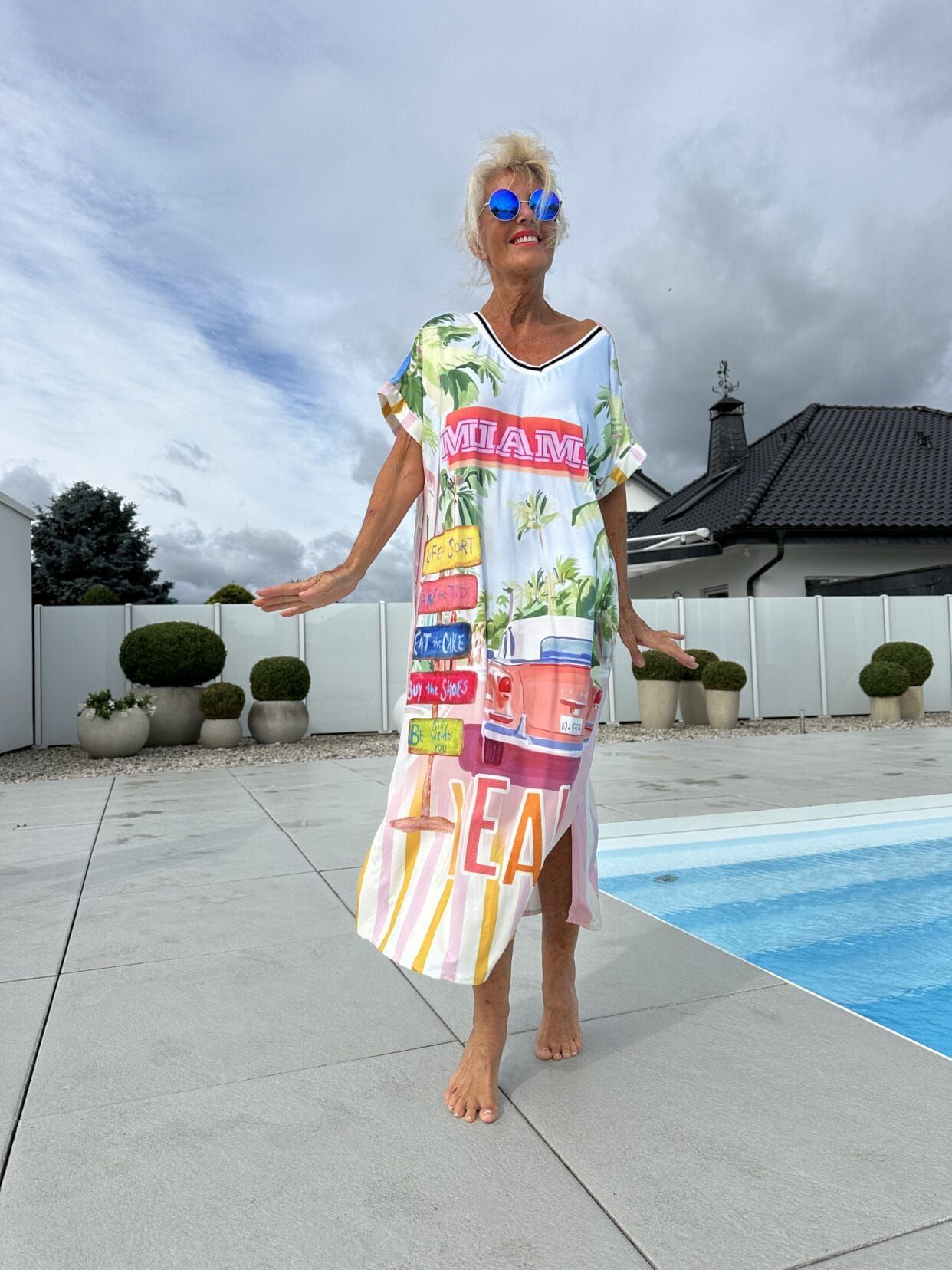 Cerelina - Dames zomerjurk met korte mouw en v-hals en print