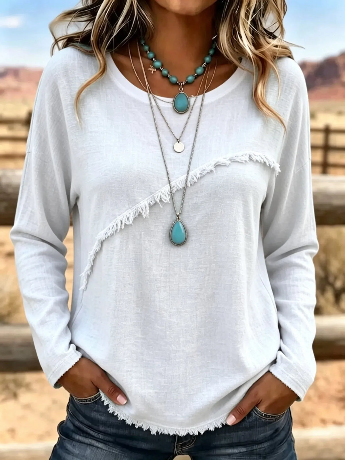 Elsemieke - Vintage damesblouse met ronde hals en franjes
