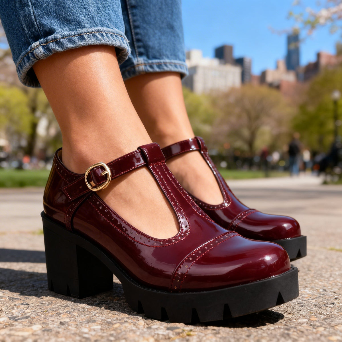 Margje - Dames Brogue Laarzen met Glanzend Leer, Blokhak en T-Band
