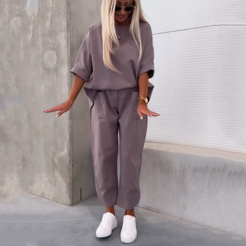 Ilina - Tweedelige top en broek met korte mouwen