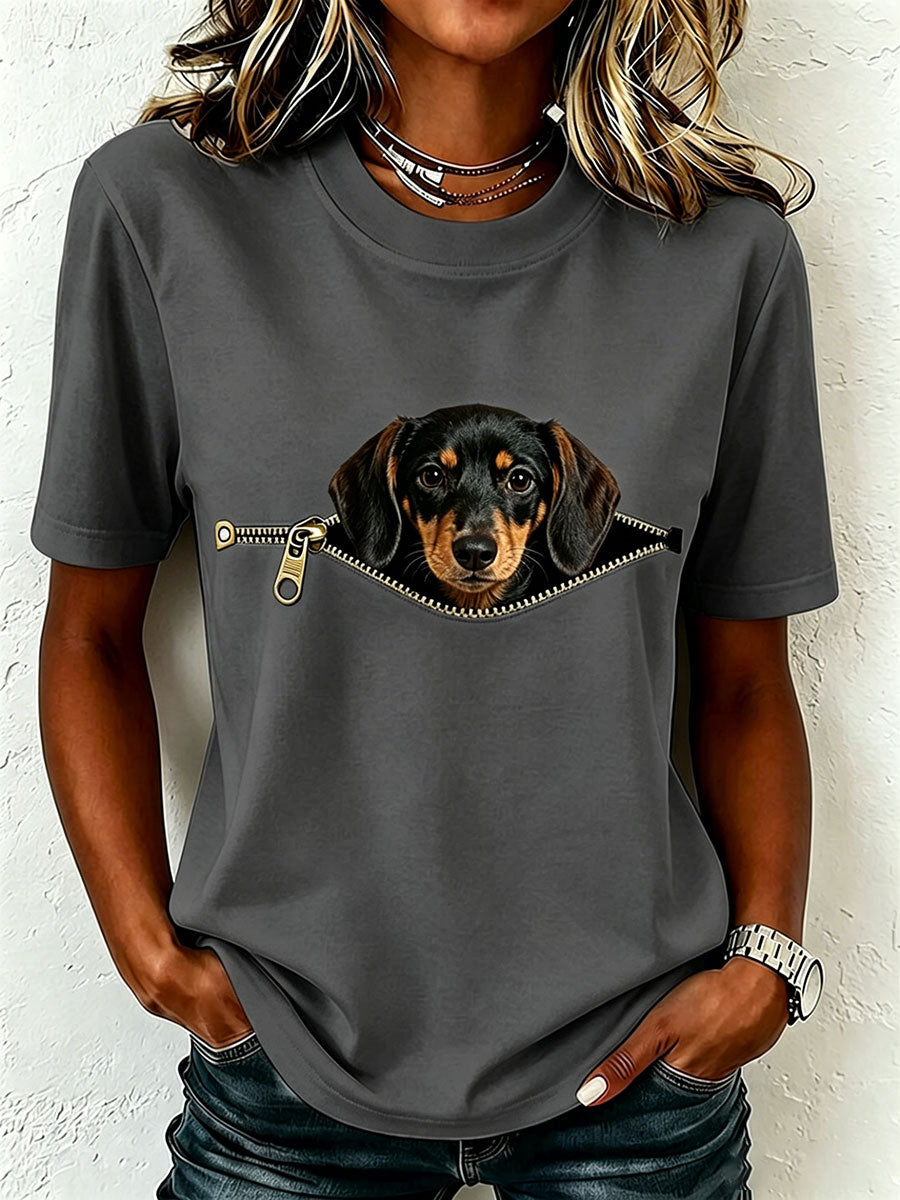 Aleid - Dames t-shirt met teckelmotief en effect van een ritszak